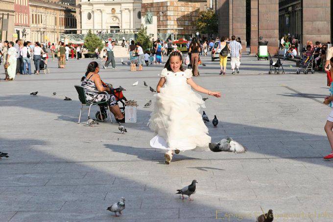 Palomas que persiguen Comunión, Plaza del Pilar, Zaragoza - España