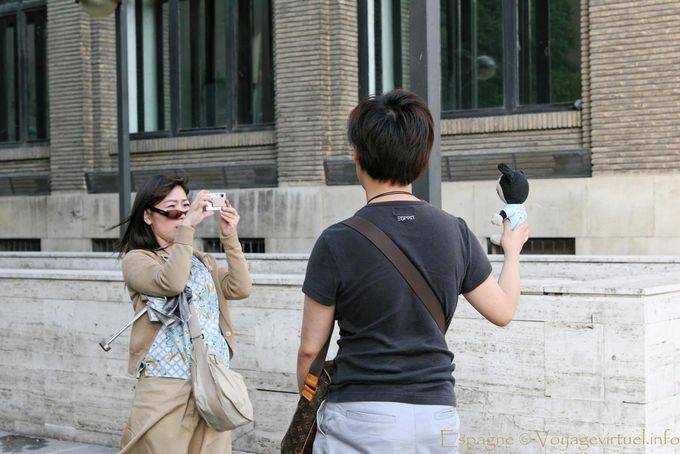 Foto de recuerdo japonesa con paloma, Zaragoza - España
