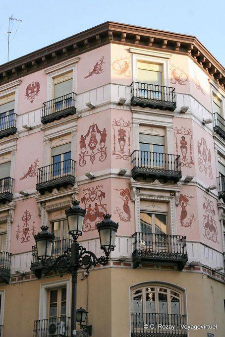 Edificio adornado, esquina Calle Espoz y Mina, Calle Fray Juan Cebrián, Zaragoza - España