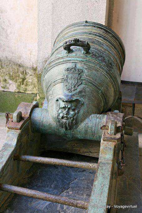 Bombarda antiguo, Alcázar de Segovia - España