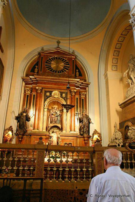 Altar dedicado a la Virgen María, la Basílica de Nuestra Señora del Pilar de Zaragoza - España