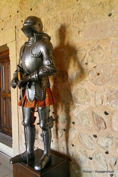 Armor en el hall del Palacio Viejo, Alcázar de Segovia - España
