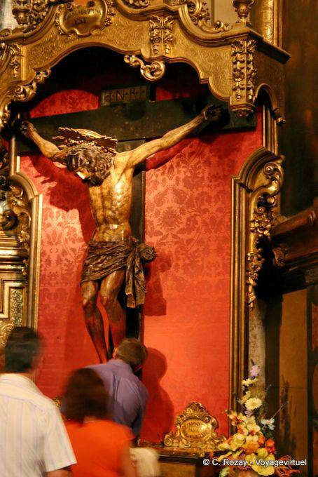 La devoción a Cristo en la Cruz-Catedral Basílica de Nuestra Señora del Pilar, Zaragoza - España