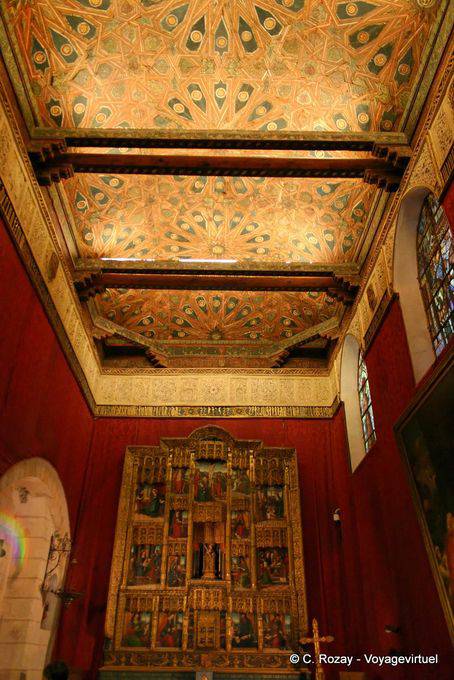 Capilla con gran retablo de la escuela castellana del siglo XVI, Alcázar, Segovia - España