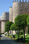 Las ondulaciones de la pared fortificada, Ávila, España.