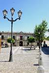 Plaza pavimentada con guijarros, Ávila, España.