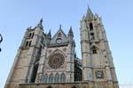 Torres góticas de la Catedral de León, España.