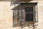 Ventana de luz y la sombra, la Casa Botines, Calle Ancha, León, España.
