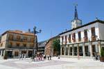 Plaza del Álamo, Ayuntamiento, Miraflores della Sierra, España.
