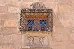 Ventana de la Casa de las Conchas, Salamanca, España.