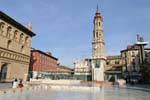 Panorama de la Lonja y la Seo de la Plaza del Pilar, Zaragoza, España.