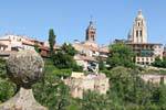 Vista de las torres de la Catedral de San Esteban y del Alcázar, Segovia, España.