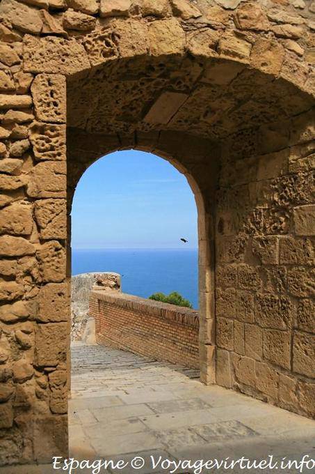 Paredes y vistas al mar, Castillo de Santa Bárbara, Alicante - España