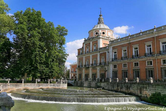 Pequeña presa en la Ría, el Palacio Real, Aranjuez - España