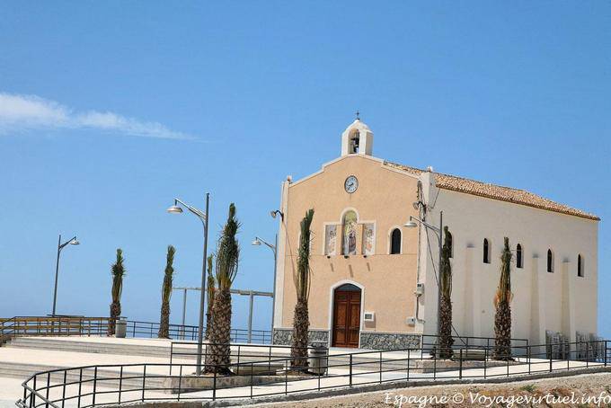 Costa Calida, pequeña capilla en la orilla del mar - España