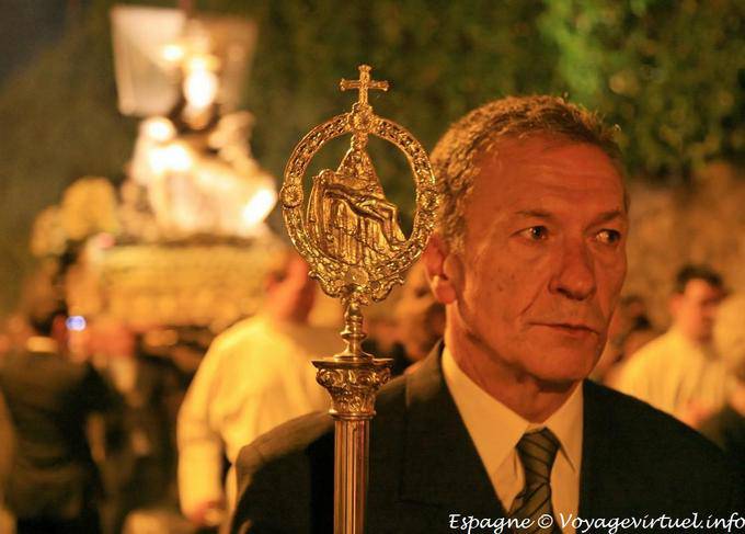 Cuenca, prestando especial atención durante la procesión - España