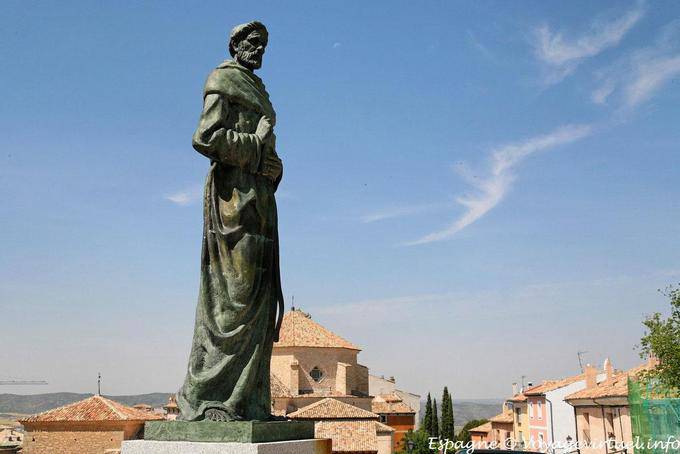 Cuenca, estatua Archivo Histórico Provincial - España