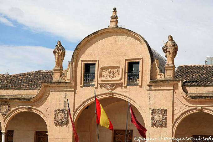 Lorca, detalle de la fachada del Ayuntamiento - España
