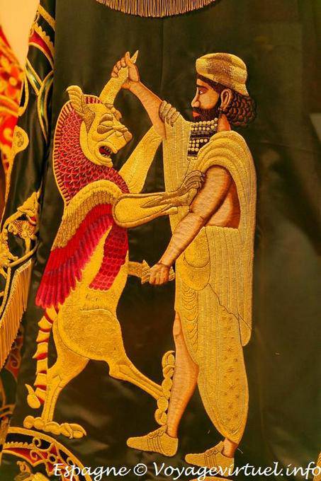 Lorca, Museo San Domingo Admata, detalle del bordado de un escudo - España