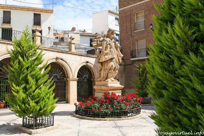 Lorca estatua en una plaza - España