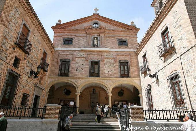 Madrid, Iglesia de San Gines Arenal, ir a misa - España