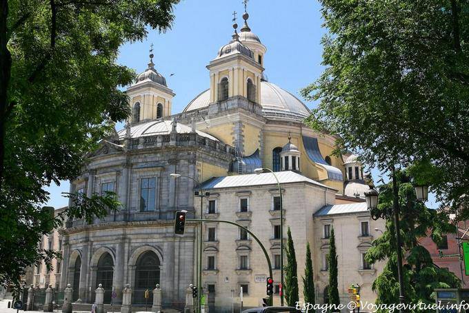 Calle Bailen, la Basílica de San Francisco - España