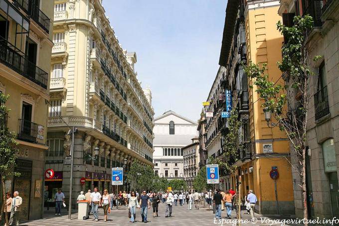 Esquina de la Calle Hileras Calle Arenal, Madrid - España