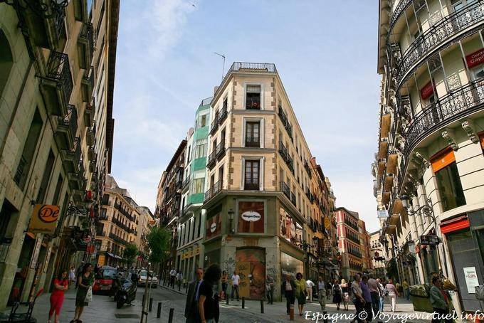 Madrid, Calle Mayor, cruce - España
