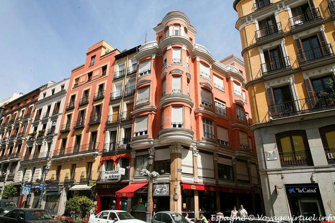 Calle Felipe III, Calle Mayor, el ángulo de la Rotonda, Madrid - España