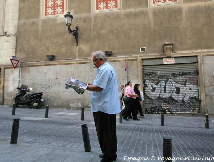 Madrid, calle Preciados, el hombre con el cigarro - España