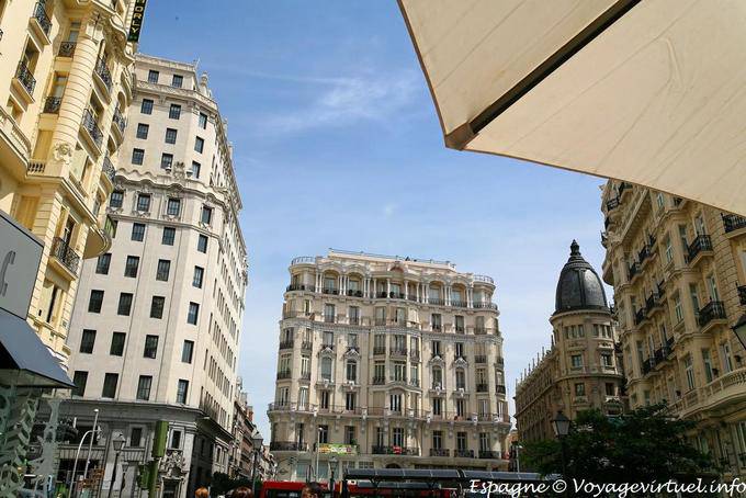 Madrid, sombrilla en la Gran Vía - España