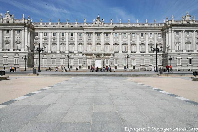 Madrid, Palacio Real, gran fachada - España