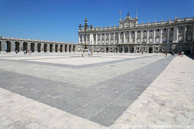 Madrid, Palacio Real, Plaza de la Armería - España