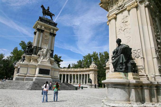 Madrid, Parque del Buen Retiro, otra perspectiva del monumento a Alfonso XII - España