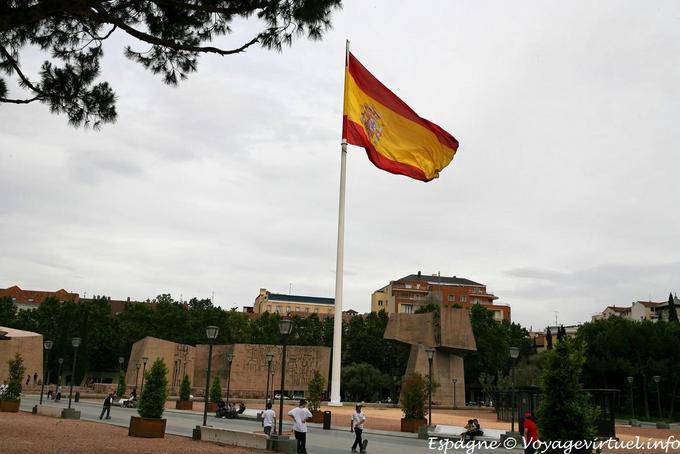Obras talladas por Joaquín Vaquero Turcios, Plaza de Colón, Madrid - España