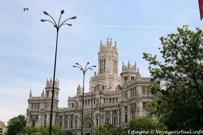 Otra vista del Palacio de Comunicaciones, la Plaza de Cibeles, Madrid - España