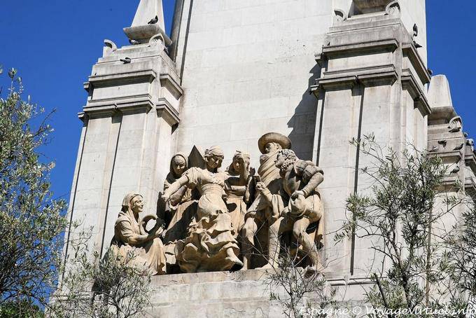La Gitanilla (grupo de esculturas), Monumento a Cervantes, Plaza de España, Madrid - España