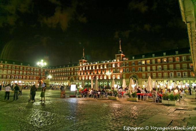 Madrid, Plaza Mayor, terraza noche - España