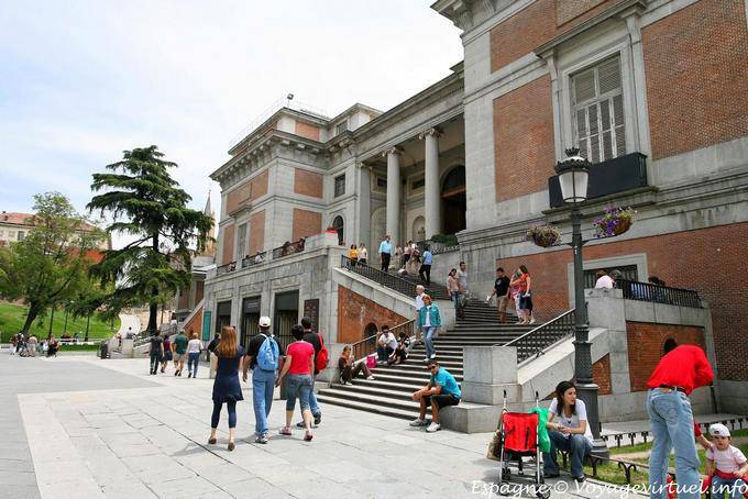 Introduzca el Museo Nacional del Prado, en Madrid, calle Felipe IV lado - España