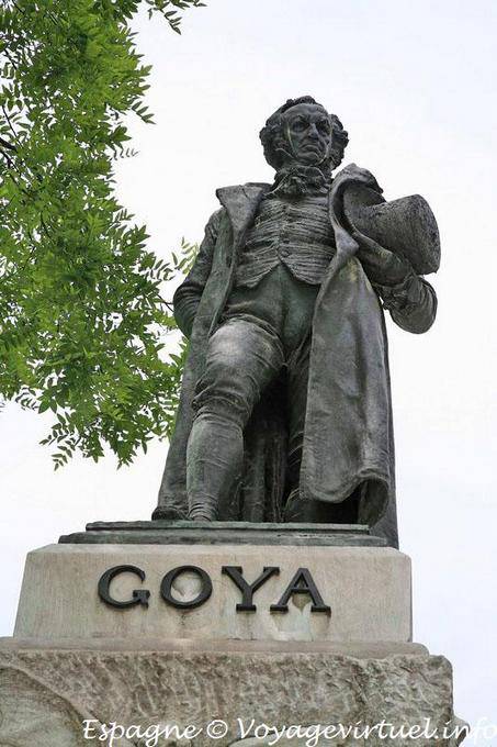 Estatua de Goya frente al Museo del Prado, Madrid - España