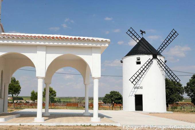 Mancha, un molino de viento - España