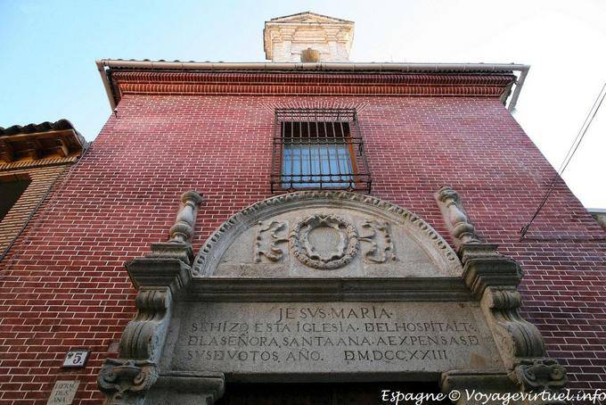 Isnscription en pared de ladrillo de América y, Toledo - España