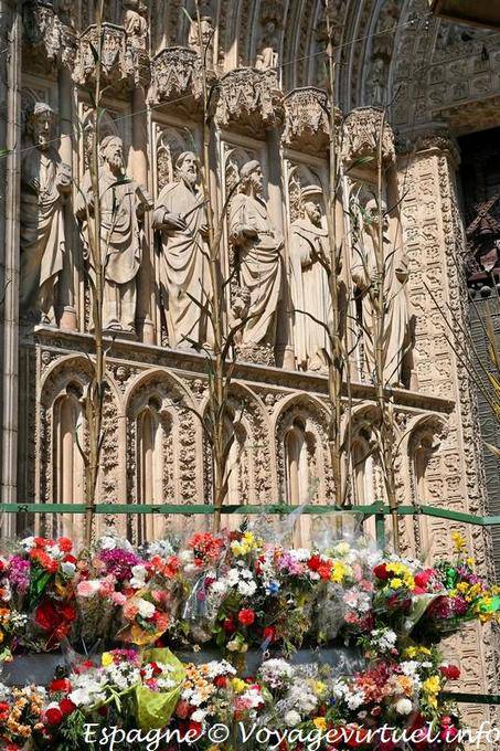 Catedral de Toledo, la entrada de cerca - España