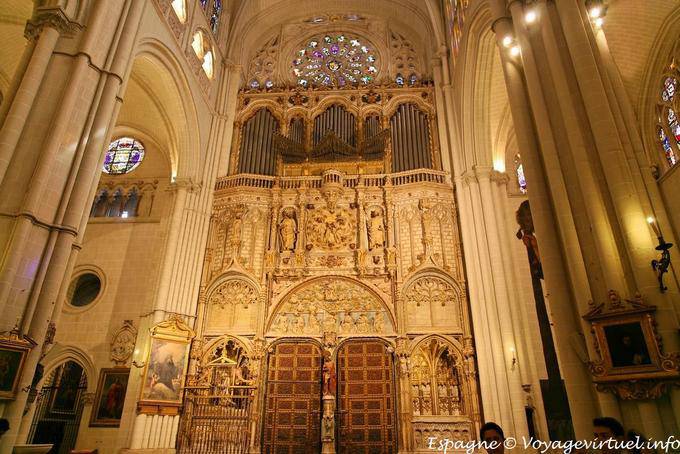 Catedral de Toledo, con vistas a la puerta principal - España