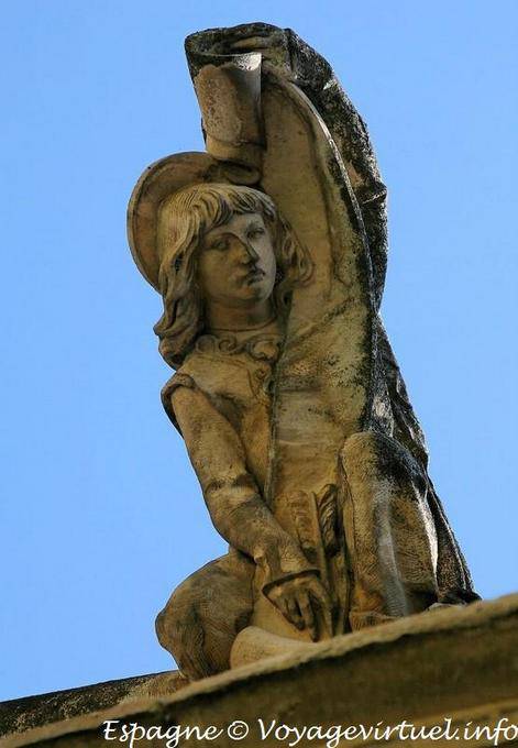 Techo Escultura pergamino Monasterio de San Juan de los Reyes, Toledo - España