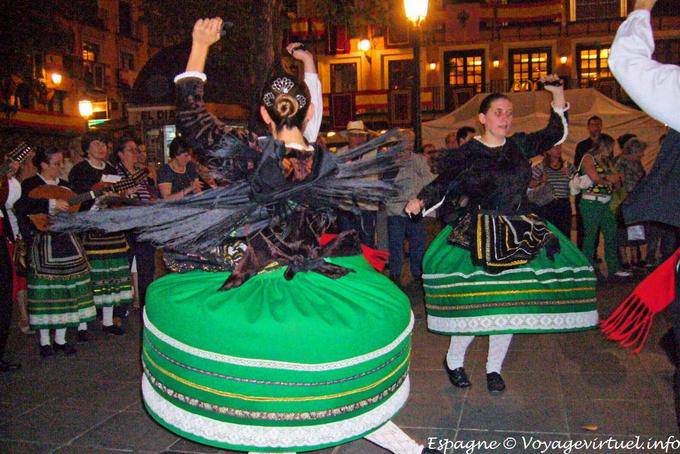 Baile típico en el vestuario, Plaza de Zocodover, Toledo - España