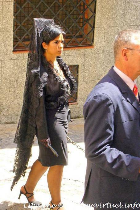La mujer hermosa en una mantilla negro, Toledo - España