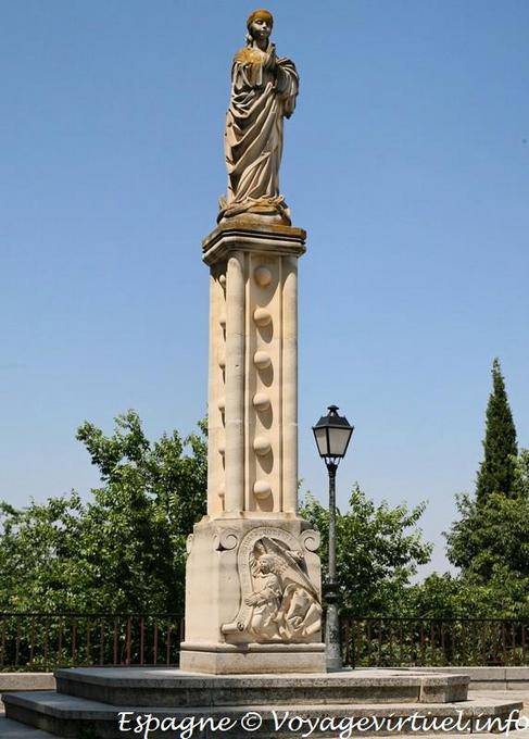 Columna en blanco, Plaza San Juan de los Reyes, Toledo Judería - España
