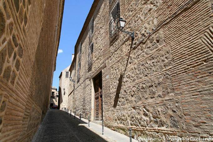 Toledo callejón y arquitectura - España