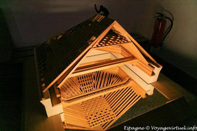 Modelo que representa la arquitectura del techo, Sinagoga del Tránsito, Toledo - España